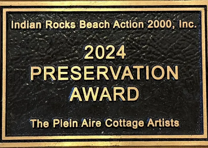 "grove" Historic Beachside Apartment