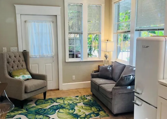 "grove" Historic Beachside Apartment Clearwater Beach