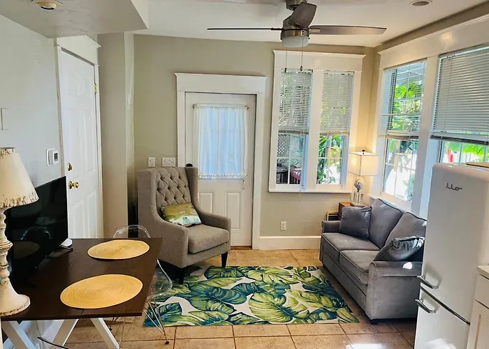Apartment "grove" Historic Beachside