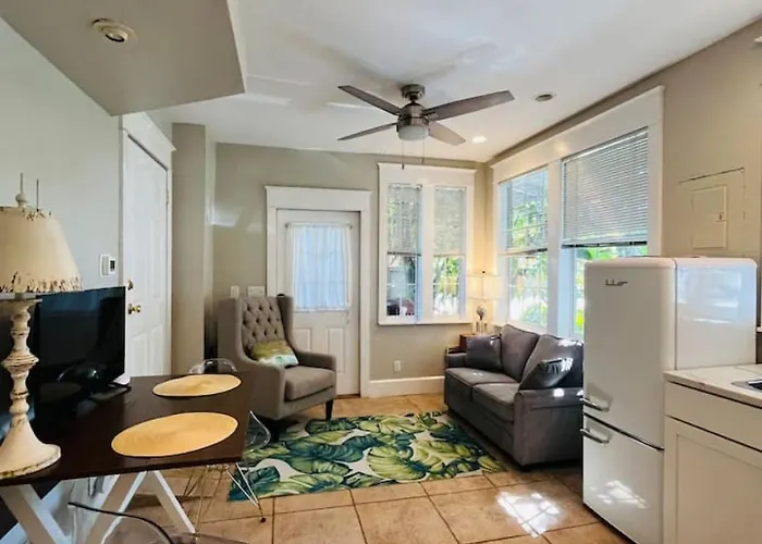 "grove" Historic Beachside Apartment Clearwater Beach