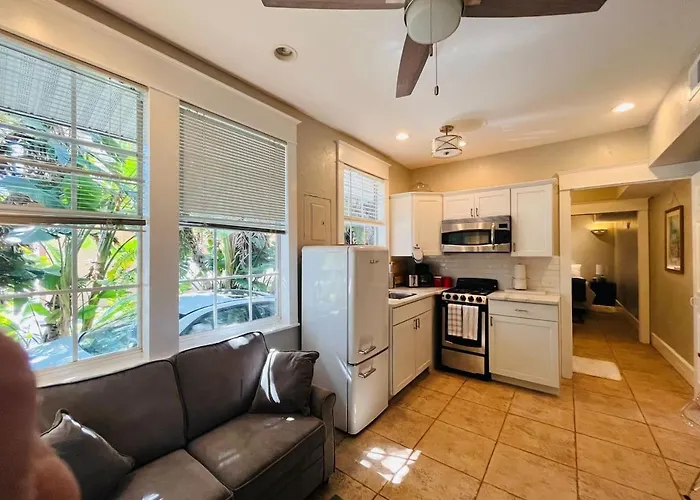 "grove" Historic Beachside Apartment Clearwater Beach