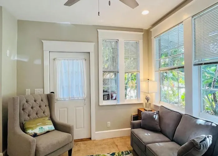 "grove" Historic Beachside Apartment Clearwater Beach