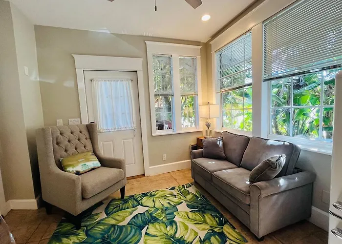 Apartment "grove" Historic Beachside